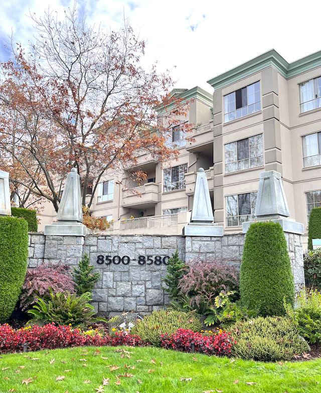 Queen's Gate   --   8500 General Currie Road - Richmond/Brighouse South