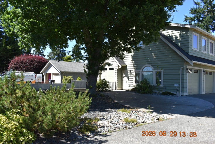 Carriage house 872 Gaetjen St., PK  $2100.00   --   872 Gaetjen - /PQ Parksville