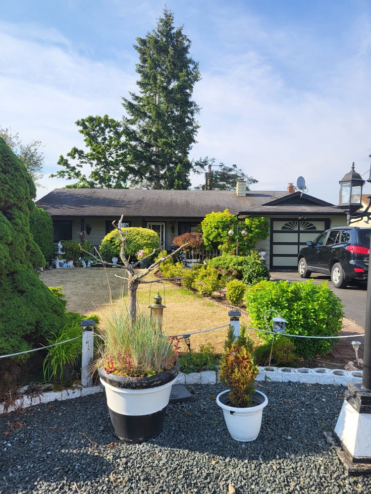 348 Park View Avenue, Parksville, BC $2,800 PENDING APPLICATION   --   348 Park View Avenue - /PQ Parksville