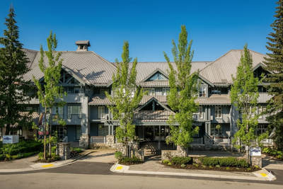 Glacier Lodge   --   4573 Chateau Boulevard - Whistler/Benchlands