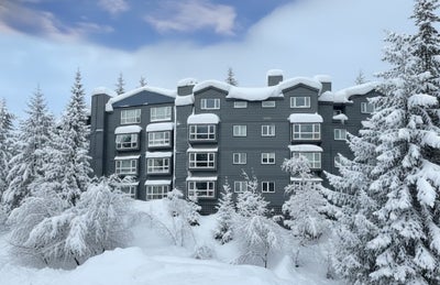 Vale Inn   --   2111 WHISTLER RD - Whistler/Nordic
