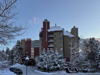 Hilton Whistler Resort   --   4050 WHISTLER WY - Whistler/Whistler Village