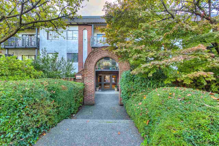 Villa Aurora   --   211 3RD ST - North Vancouver/Lower Lonsdale #1