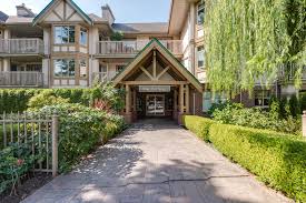 Ridge Park Gardens   --   2059 Chesterfield Avenue - North Vancouver/Central Lonsdale #1