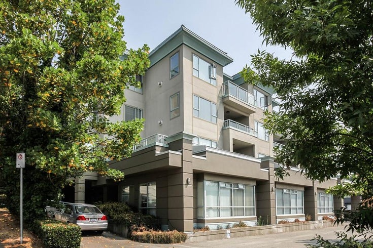 Lloyd Regency   --   1085 17th Street W - North Vancouver/Pemberton Heights #1