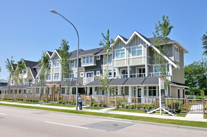 Cassia   --   6965 Hastings St - Burnaby North/Sperling-Duthie