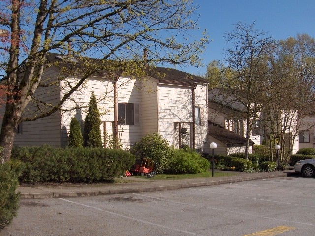 Creekside   --   2701 - 2777 Ellerslie Ave - Burnaby North/Montecito