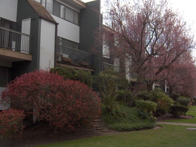 Montecito   --   7301 - 7398 Capistrano Dr - Burnaby North/Montecito