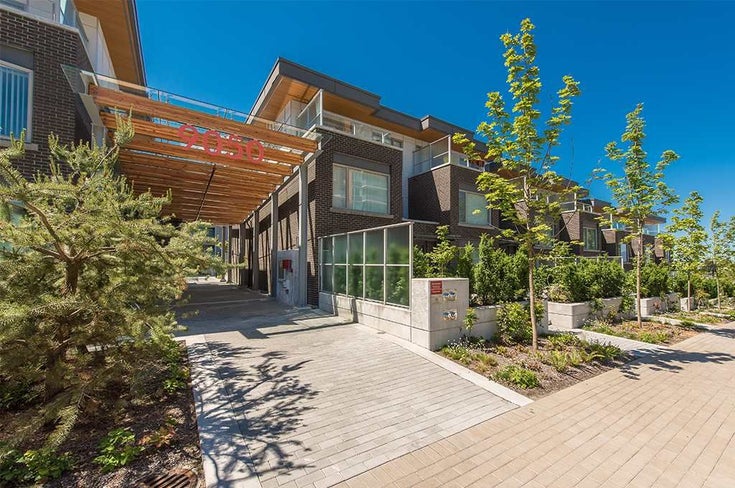 Centreblock   --   9050 Highland St - Burnaby North/Simon Fraser Univ.