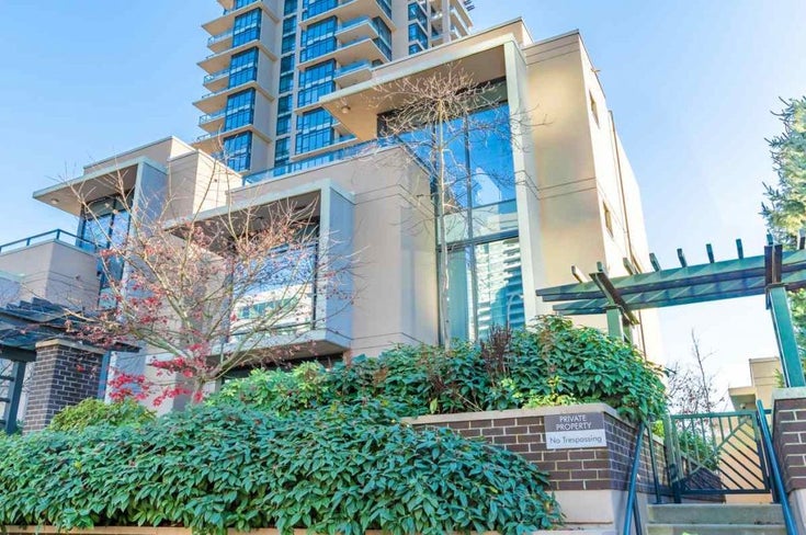 Vantage   --   2077 Rosser Ave - Burnaby North/Brentwood Park