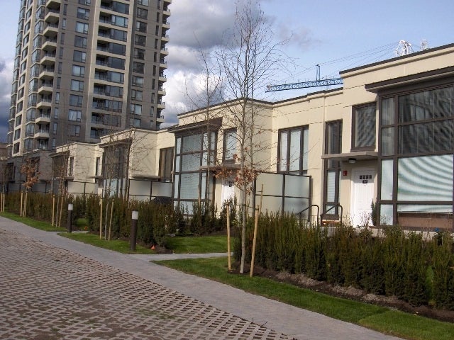 Tandem 3   --   4182 Dawson St - Burnaby North/Brentwood Park