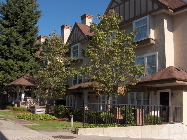 Hatton Place   --   7238 18 Ave - Burnaby East/Edmonds