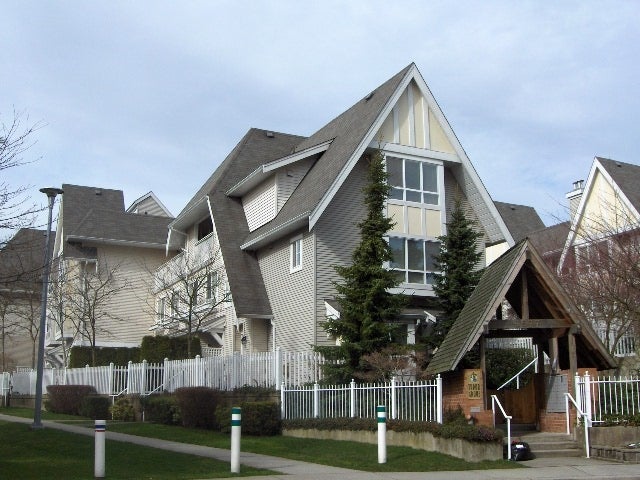 Tudor Grove   --   6577 Southoaks Cr - Burnaby South/Highgate