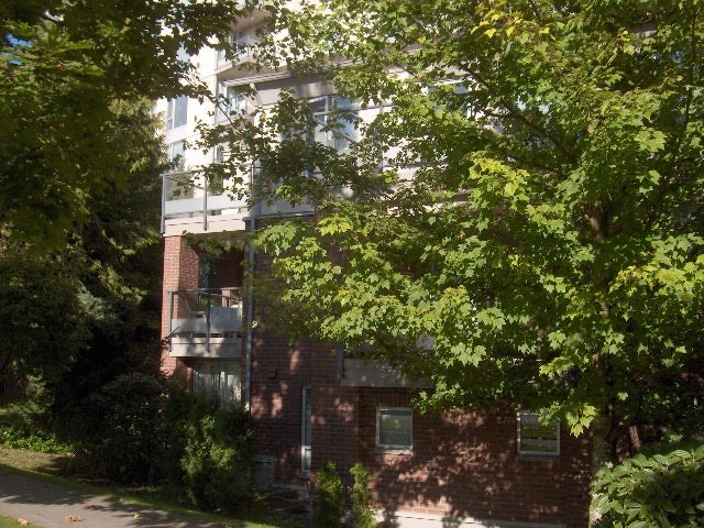 City Club   --   7077 Beresford St - Burnaby South/Highgate