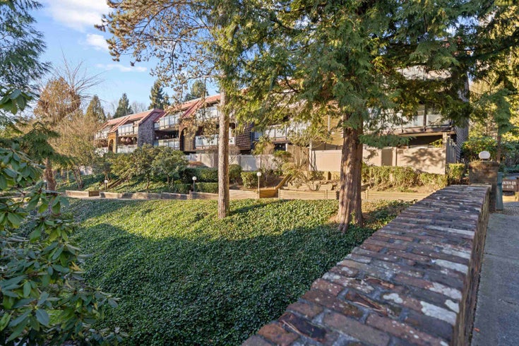 Village Del Ponte   --   4101 - 4199 Bridgewater Cr - Burnaby North/Cariboo