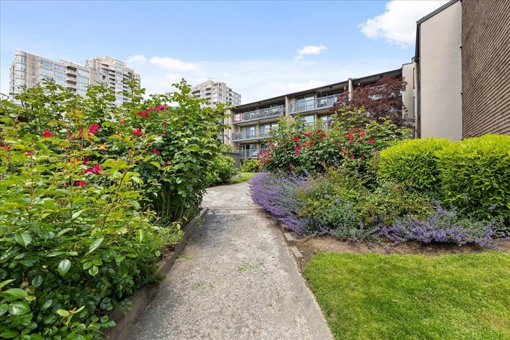 Barclay Woods - 9847   --   9847 Manchester Dr - Burnaby North/Cariboo