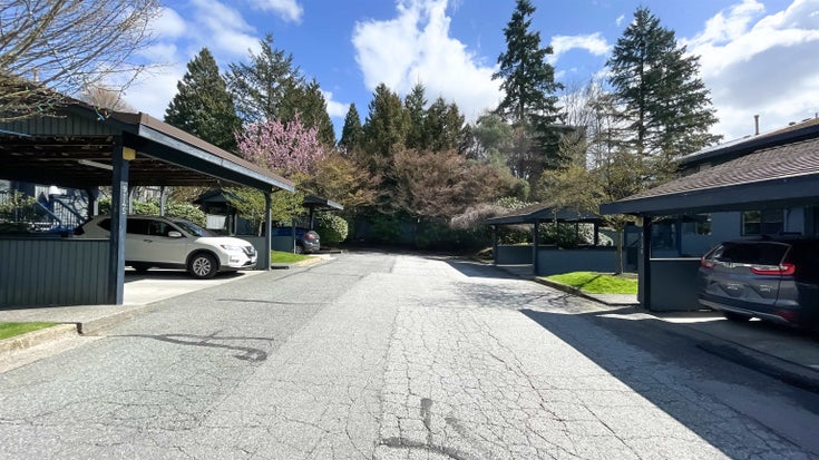 Wiltshire Village   --   9106 - 9156 Wiltshire Pl - Burnaby North/Government Road