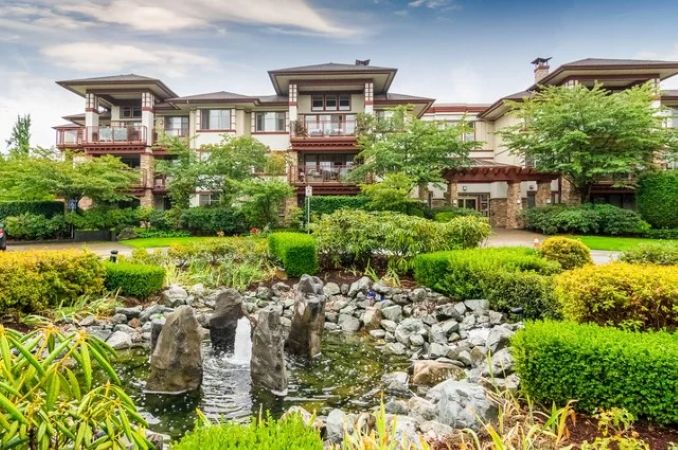 St. Andrews   --   16421 - 16499 64 Ave - Cloverdale/Cloverdale BC