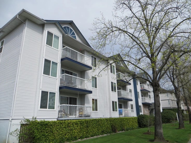 Carriage House   --   17695 58 Ave - Cloverdale/Cloverdale BC