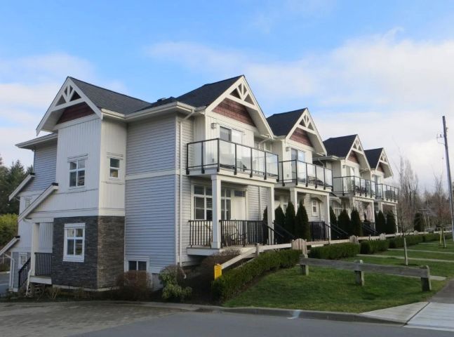 Walnut Ridge   --   7198 179 St - Cloverdale/Cloverdale BC