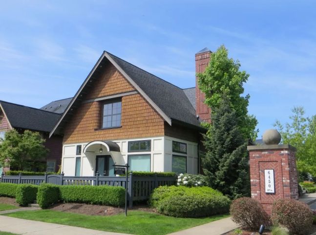 Hillcrest   --   6450 187 St - Cloverdale/Cloverdale BC