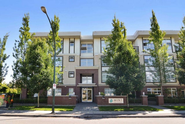 Mint - 15168 19 Ave Sunnyside Park Surrey South Surrey White