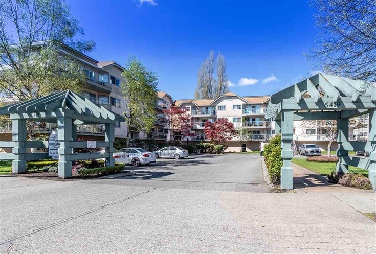 Vista Gardens   --   5419 201a St - Langley/Langley City