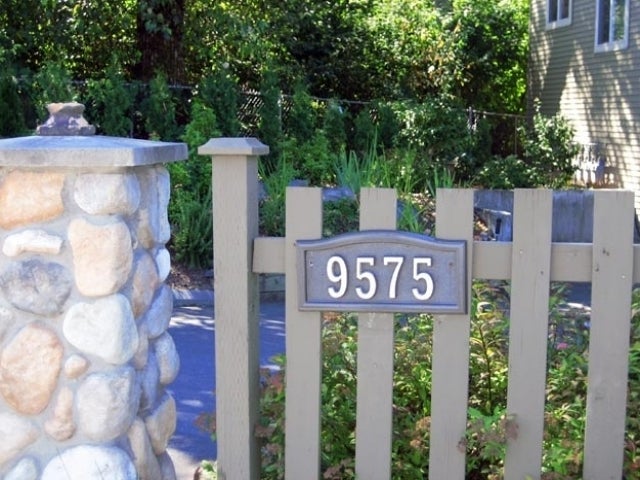 Merlyn's Court   --   9575 208 St - Langley/Walnut Grove