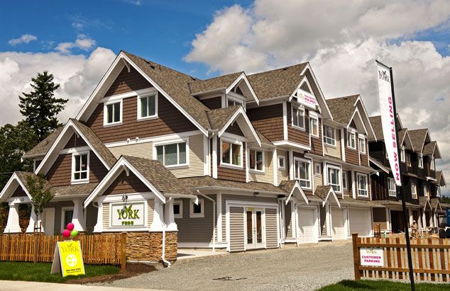 York Living   --   7298 199a St - Langley/Willoughby Heights