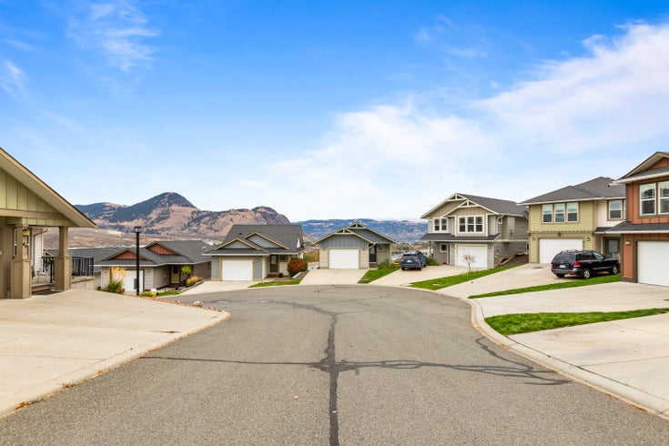 THE VIEWS AT SADDLEBACK   --   900 Stagecoach Dr - British Columbia/Kamloops