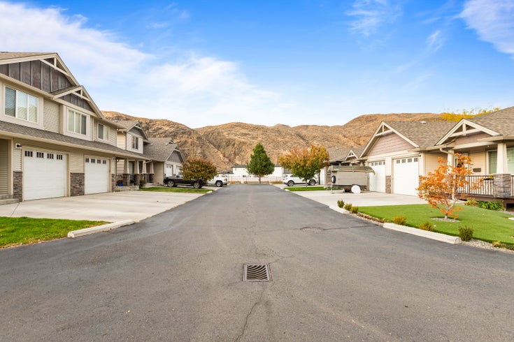 CRESTLINE PLACE   --   2592 Crestline St - British Columbia/Kamloops