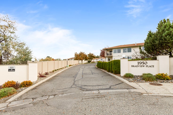 1950 BRAEVIEW PLACE   --   1950 Braeview Pl - British Columbia/Kamloops