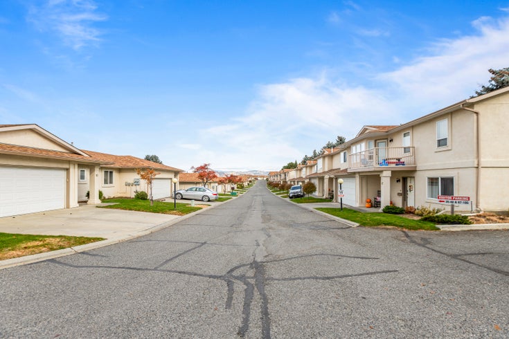 1950 BRAEVIEW PLACE   --   1950 Braeview Pl - British Columbia/Kamloops