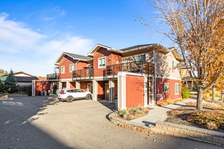 HUDSON'S BAY POINTE   --   60 Hudson's Bay Trail - British Columbia/Kamloops