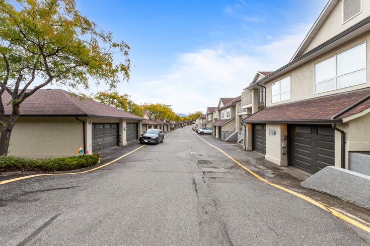 BONA VISTA ESTATES   --   1580 Springhill Dr - British Columbia/Kamloops