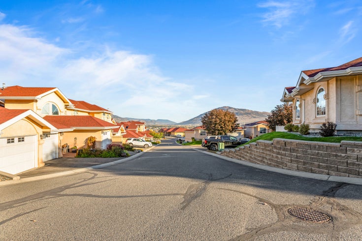 ARBUTUS ESTATES VILLAS   --   15 Hudson's Bay Trail - British Columbia/Kamloops