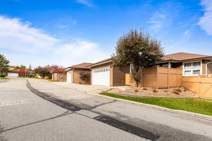 VAN HORNE TERRACE   --   2020 Van Horne Dr - British Columbia/Kamloops