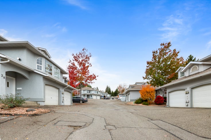 MONARCH VILLAS   --   481 Monarch Court - British Columbia/Kamloops