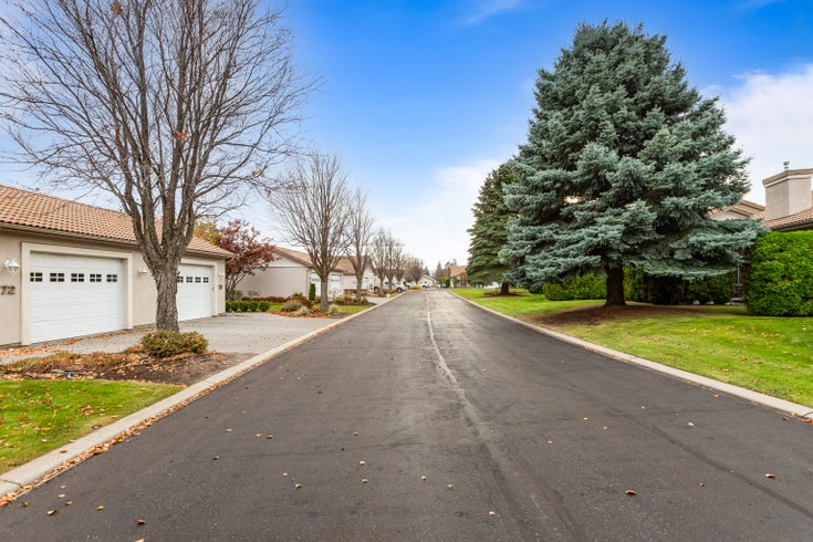 WEST PINE VILLAS   --   650 Harrington Rd - British Columbia/Kamloops