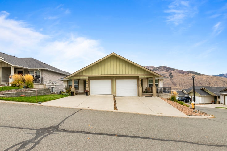 THE VIEWS AT SADDLEBACK   --   900 Stagecoach Dr - British Columbia/Kamloops