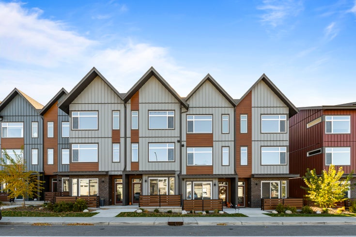 THE RIDGE AT JUNIPER WEST   --   1901 Qu'Appelle Blvd - British Columbia/Kamloops