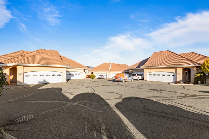 ARBUTUS GARDENS   --   45 Hudson's Bay Trail - British Columbia/Kamloops