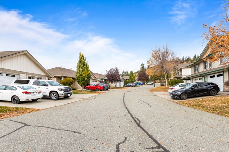 DUFFERIN PARK   --   1940 Hillside Dr - British Columbia/Kamloops