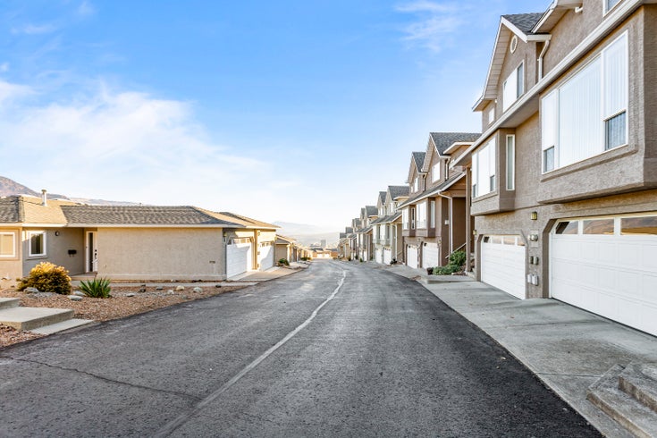 EMERALD ESTATES   --   255 Pemberton Terrace - British Columbia/Kamloops