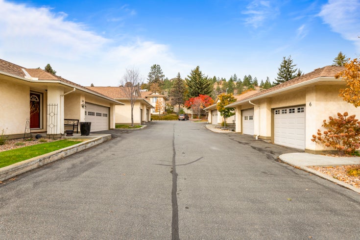 BRIGADOON   --   1750 Pacific Way - British Columbia/Kamloops