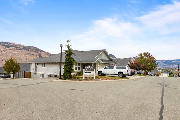 THE VIEWS AT SADDLEBACK   --   900 Stagecoach Dr - British Columbia/Kamloops