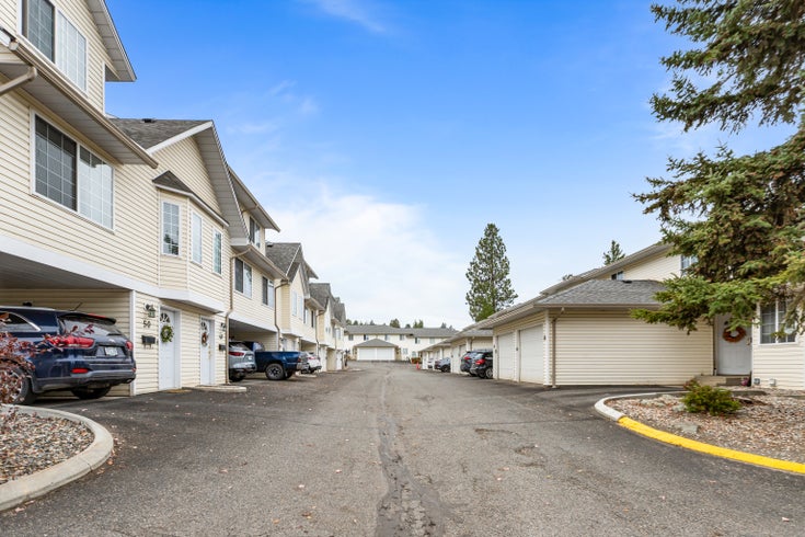 2020 ROBSON PLACE   --   2020 Robson Pl - British Columbia/Kamloops