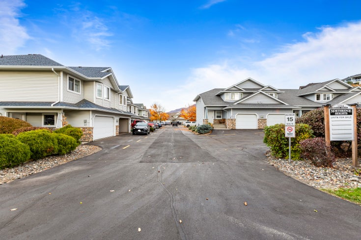 NORTHRIDGE HEIGHTS   --   1104 Quail Dr - British Columbia/Kamloops