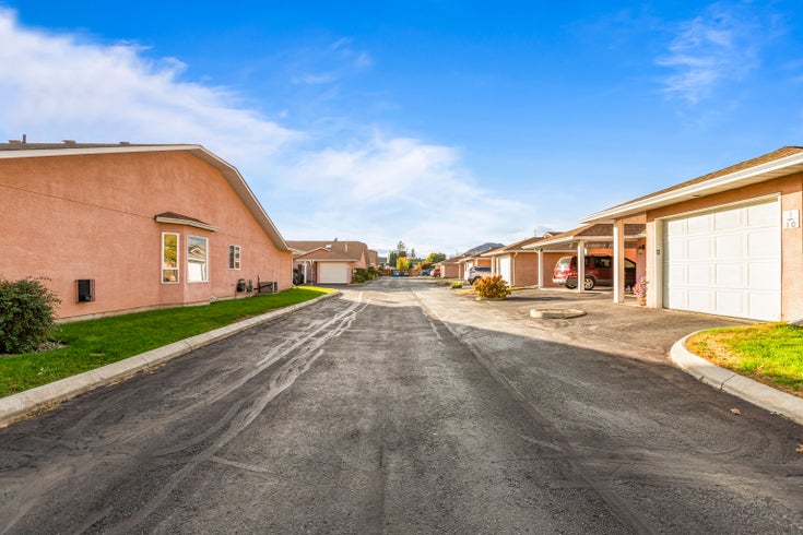 BLOSSOM PARK   --   1285 14th St - British Columbia/Kamloops