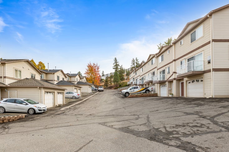 PACIFIC RIDGE   --   1990 Pacific Way - British Columbia/Kamloops